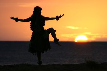 Best Hula Shows in Waikiki: Free & Paid Experiences