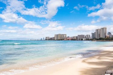 Waikiki Queen’s Beach: Your Complete Guide to this Local Favorite